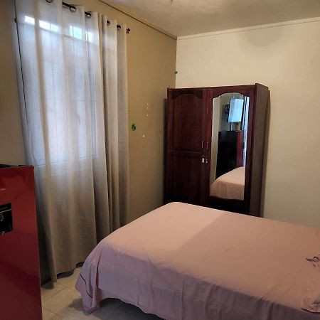 Backpackers Rental Room/Bathroom Only Ла-Ґулет Екстер'єр фото