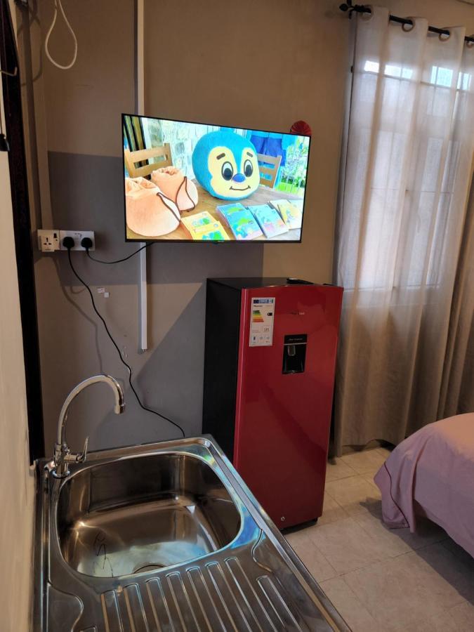 Backpackers Rental Room/Bathroom Only Ла-Ґулет Екстер'єр фото