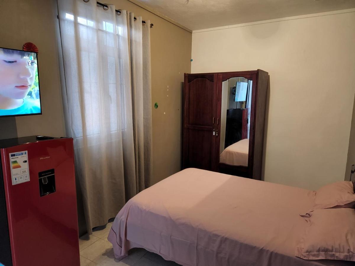 Backpackers Rental Room/Bathroom Only Ла-Ґулет Екстер'єр фото